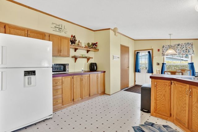 27 Somerset Rd, Chicopee, MA 01020