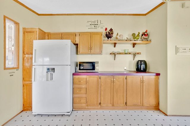 27 Somerset Rd, Chicopee, MA 01020