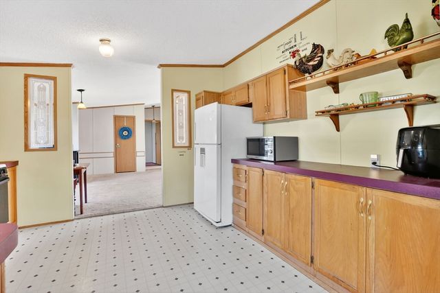 27 Somerset Rd, Chicopee, MA 01020