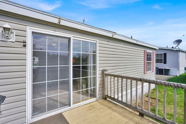 27 Somerset Rd, Chicopee, MA 01020