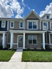 1609 Parkside Lane E, Dyer, IN 46311