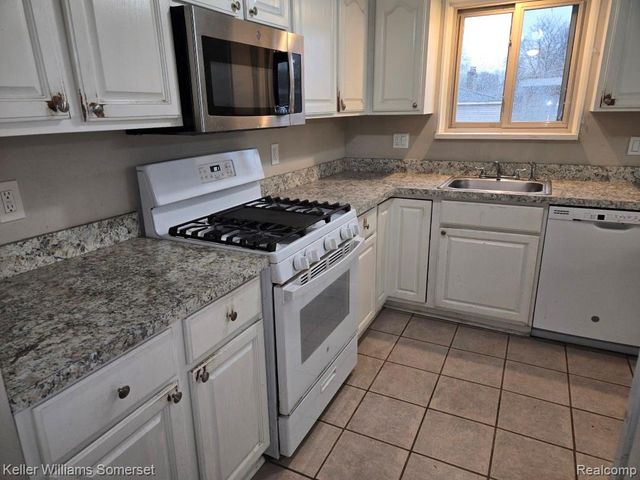 41314 Wessel Drive, Sterling Heights, MI 48313