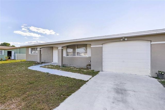 211 S Lake DR, Lehigh Acres, FL 33936