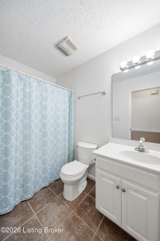 5009 Oakbrook Dr, Louisville, KY 40245
