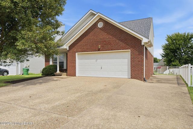 5009 Oakbrook Dr, Louisville, KY 40245