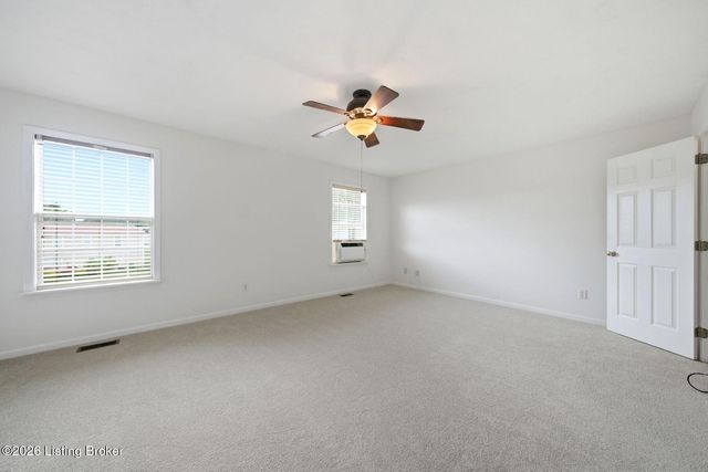 5009 Oakbrook Dr, Louisville, KY 40245