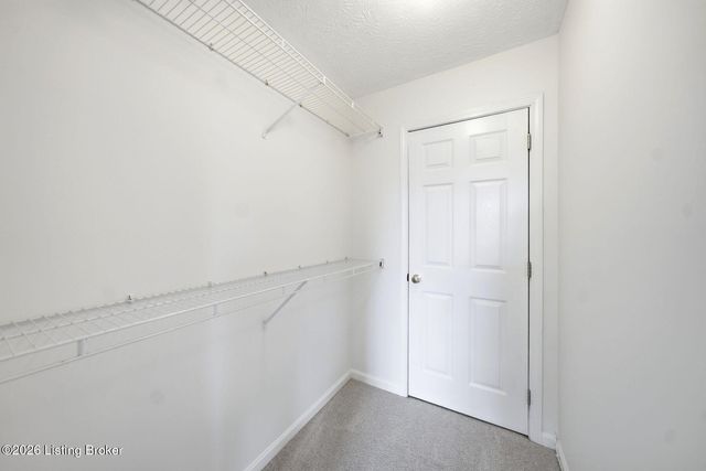 5009 Oakbrook Dr, Louisville, KY 40245