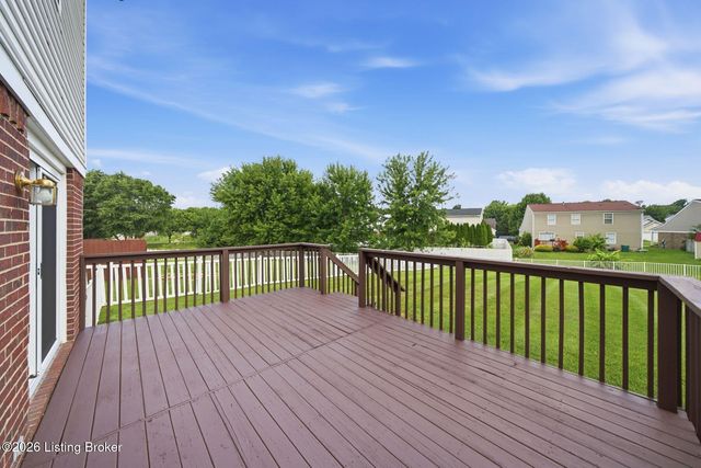 5009 Oakbrook Dr, Louisville, KY 40245