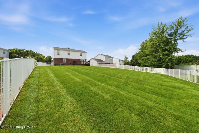 5009 Oakbrook Dr, Louisville, KY 40245