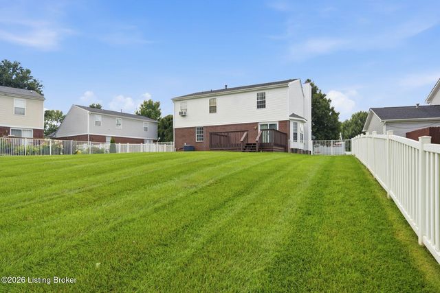 5009 Oakbrook Dr, Louisville, KY 40245