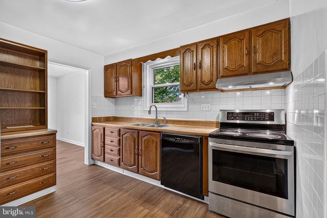 11852 HUGGINS DR, Silver Spring, MD 20902