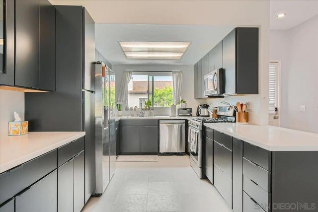 9840 Shirley Gardens Dr 8, Santee, CA 92071