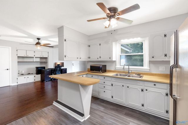 6502 Forrest Park Circle NW, Huntsville, AL 35806