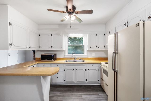 6502 Forrest Park Circle NW, Huntsville, AL 35806