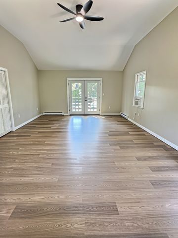 14 Milford St, Plymouth, MA 02360
