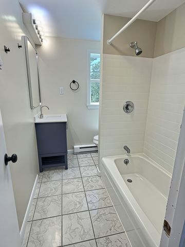 14 Milford St, Plymouth, MA 02360
