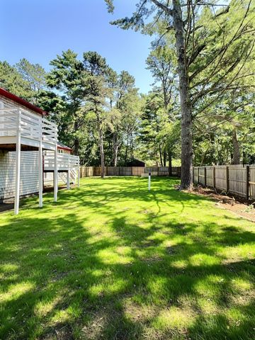 14 Milford St, Plymouth, MA 02360