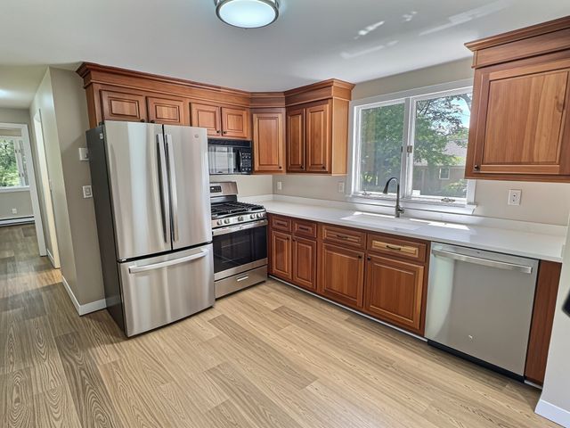 14 Milford St, Plymouth, MA 02360