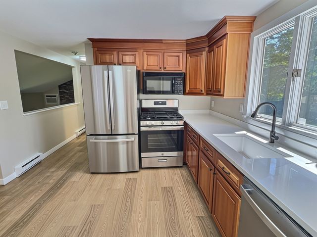 14 Milford St, Plymouth, MA 02360