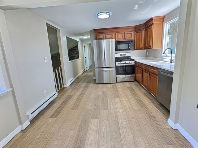 14 Milford St, Plymouth, MA 02360