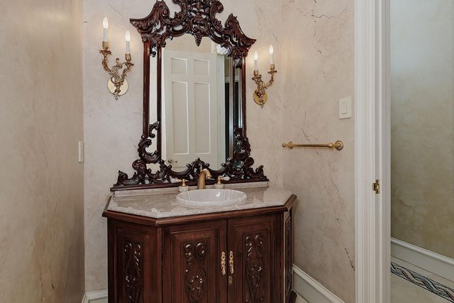 2 Wexford Court, Houston, TX 77024