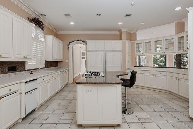 2 Wexford Court, Houston, TX 77024