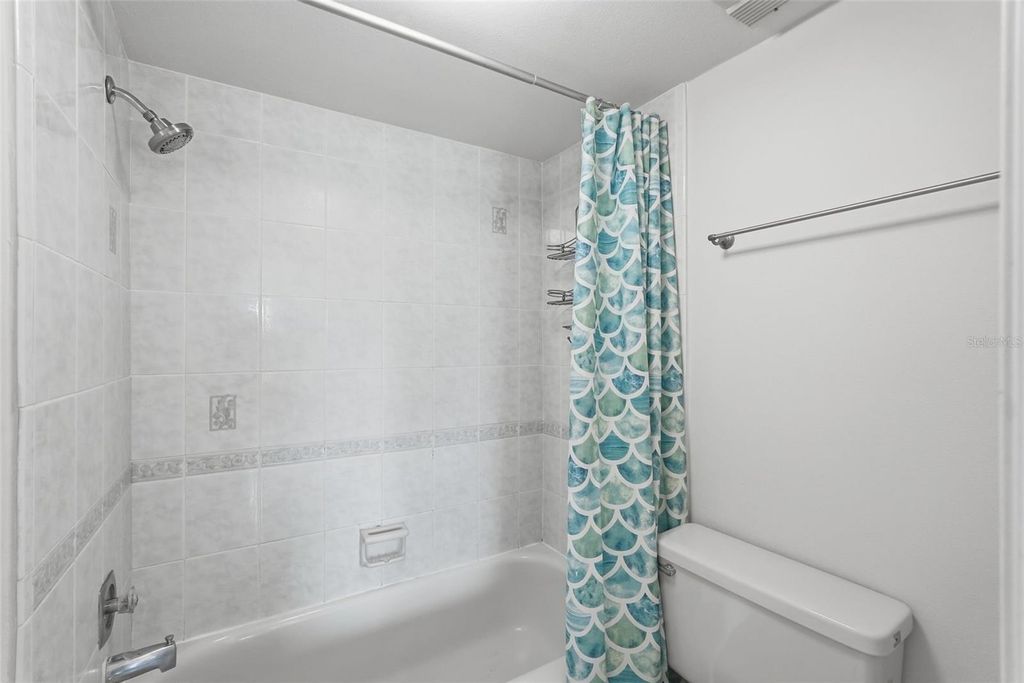 Image 17 of property listing at 6210 SUN BOULEVARD 211, St Petersburg, FL 33715