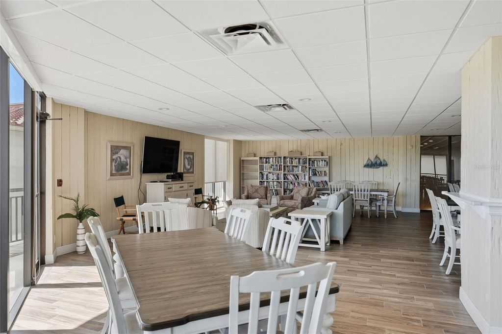 Image 28 of property listing at 6210 SUN BOULEVARD 211, St Petersburg, FL 33715