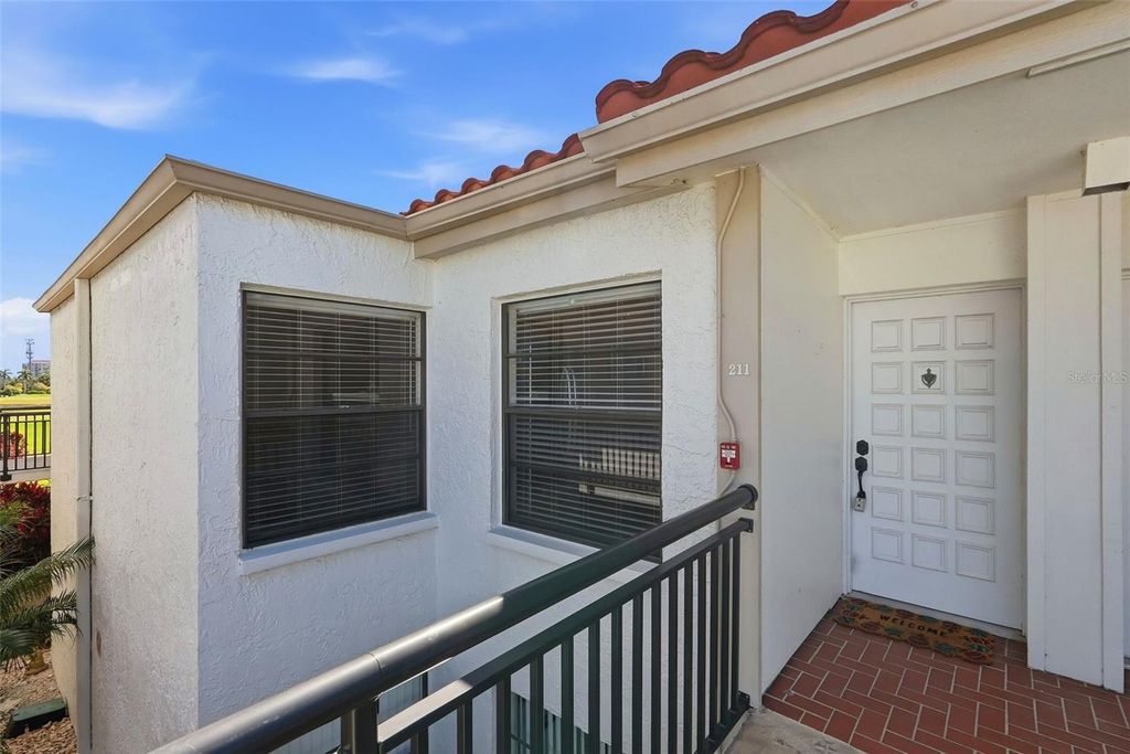 Image 4 of property listing at 6210 SUN BOULEVARD 211, St Petersburg, FL 33715