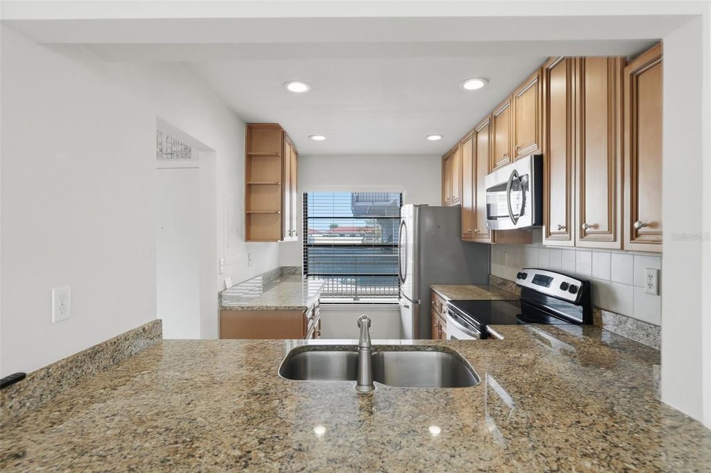 Image 8 of property listing at 6210 SUN BOULEVARD 211, St Petersburg, FL 33715