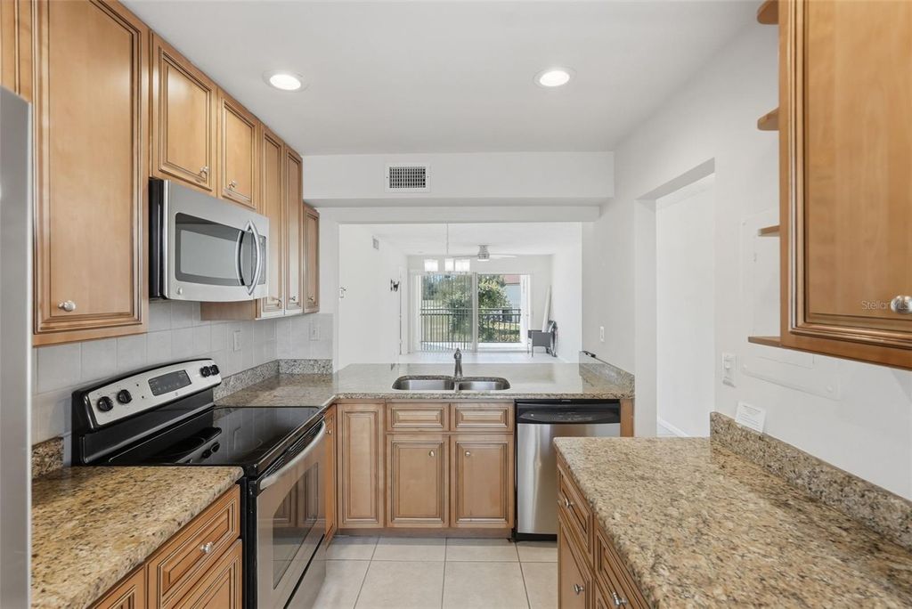 Image 9 of property listing at 6210 SUN BOULEVARD 211, St Petersburg, FL 33715