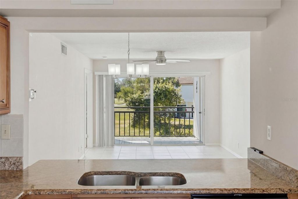 Image 10 of property listing at 6210 SUN BOULEVARD 211, St Petersburg, FL 33715