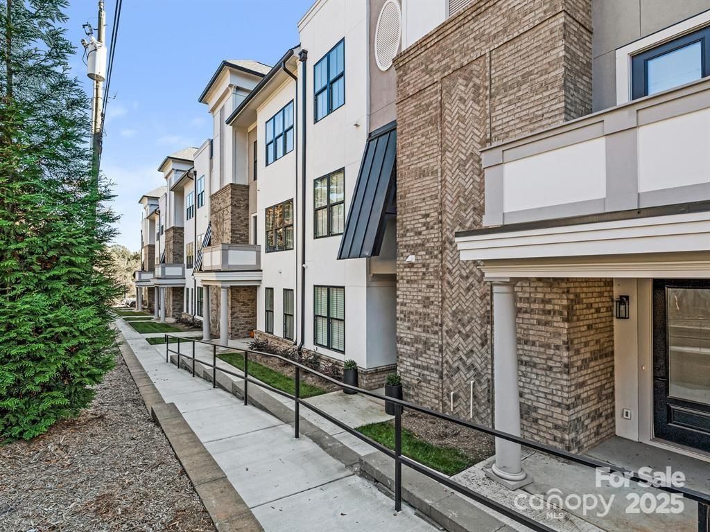 1111 Parkside Greenway Drive, Charlotte, NC 28209