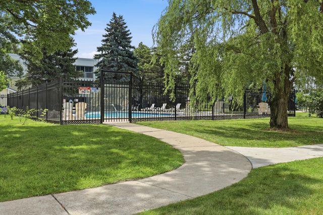 122 Demont Avenue E 370, Little Canada, MN 55117