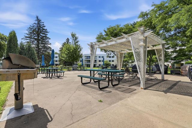 122 Demont Avenue E 370, Little Canada, MN 55117