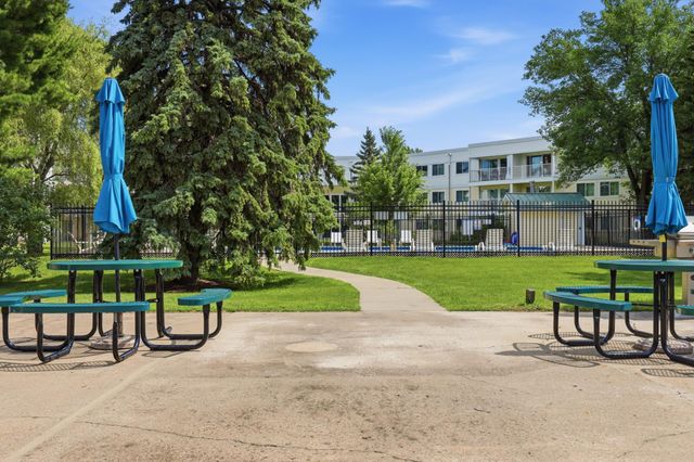 122 Demont Avenue E 370, Little Canada, MN 55117
