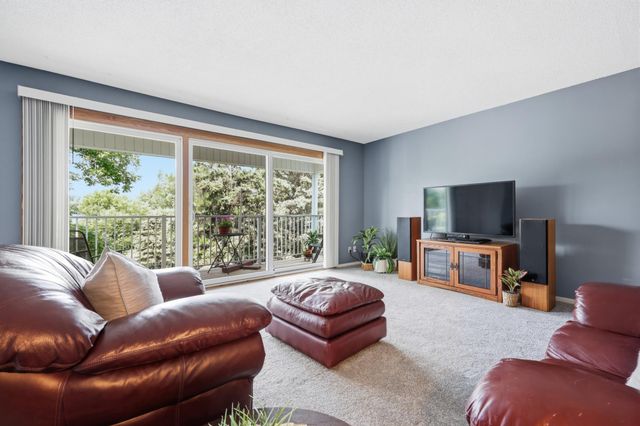 122 Demont Avenue E 370, Little Canada, MN 55117