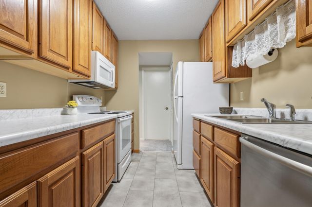 122 Demont Avenue E 370, Little Canada, MN 55117