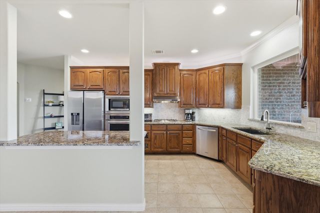 411 Fountain Side Drive, Euless, TX 76039