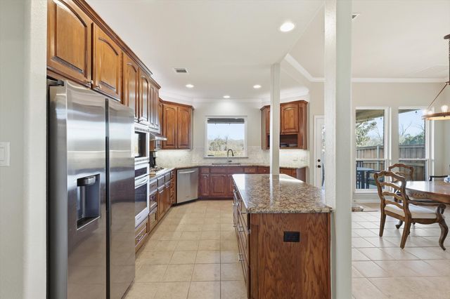 411 Fountain Side Drive, Euless, TX 76039