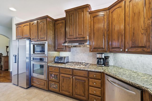 411 Fountain Side Drive, Euless, TX 76039