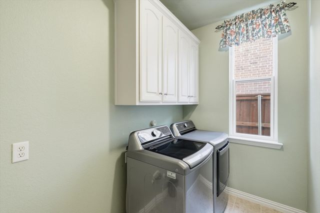 411 Fountain Side Drive, Euless, TX 76039