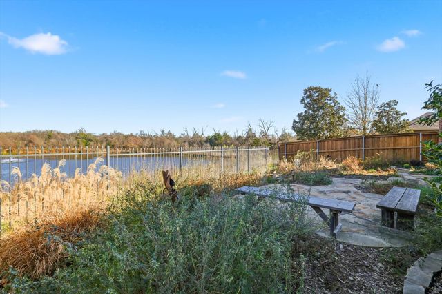 411 Fountain Side Drive, Euless, TX 76039