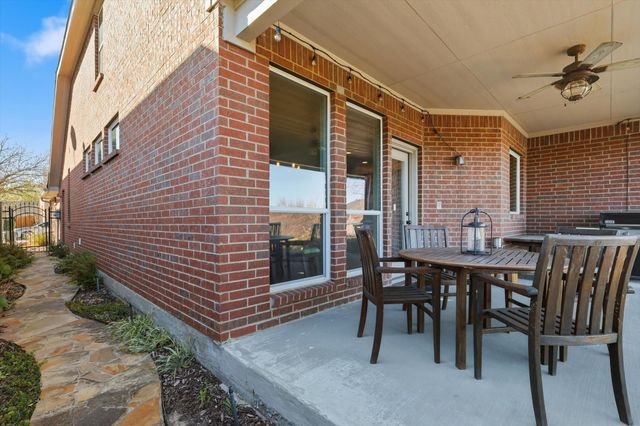 411 Fountain Side Drive, Euless, TX 76039