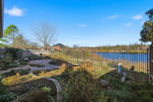 411 Fountain Side Drive, Euless, TX 76039