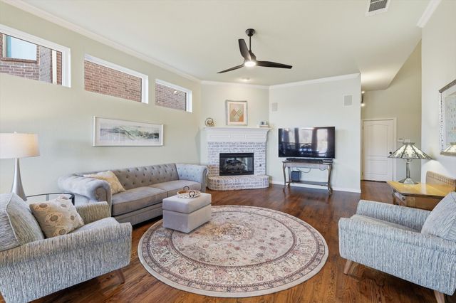 411 Fountain Side Drive, Euless, TX 76039