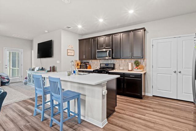 520 Longmount CV, Liberty Hill, TX 78642