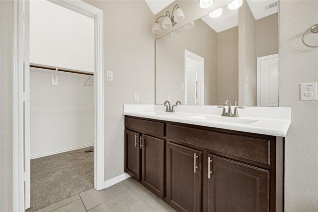 2762 Donellan Dr, Houston, TX 77088