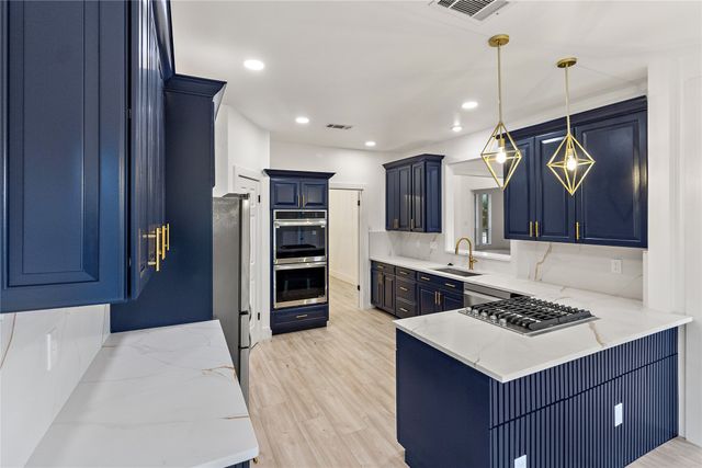 7323 Highland Heather Lane, Dallas, TX 75248