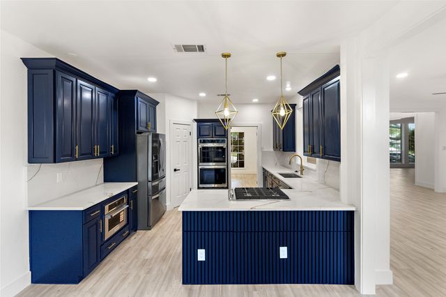 7323 Highland Heather Lane, Dallas, TX 75248